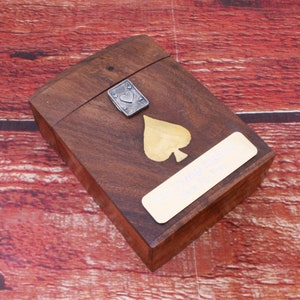 Boîte de cartes à jouer en bois pour cartes à jouer et poker comprenant des cartes à jouer avec gravure gratuite Cœurs pique trèfle pique cadeau affleurant wcb