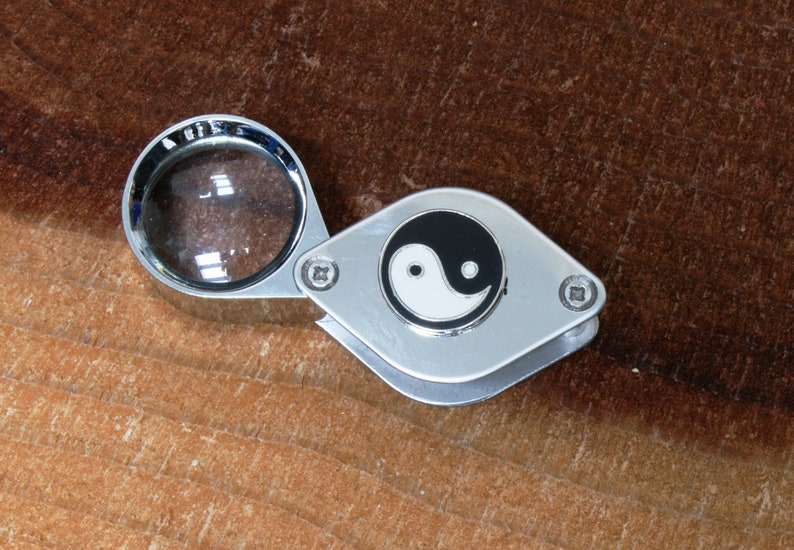 Yin /& Yang Magnifying Loupe Jewellers antiques hunters personalised gift FREE ENGRAVING 406 stamp collectors