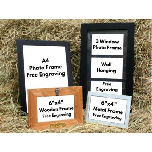Peut inclure: Quatre cadres photo différents avec gravure gratuite. Un cadre photo noir A4, un cadre photo noir à 3 fenêtres, un cadre en bois de 15,24 x 10,16 cm et un cadre en métal argenté de 15,24 x 10,16 cm.