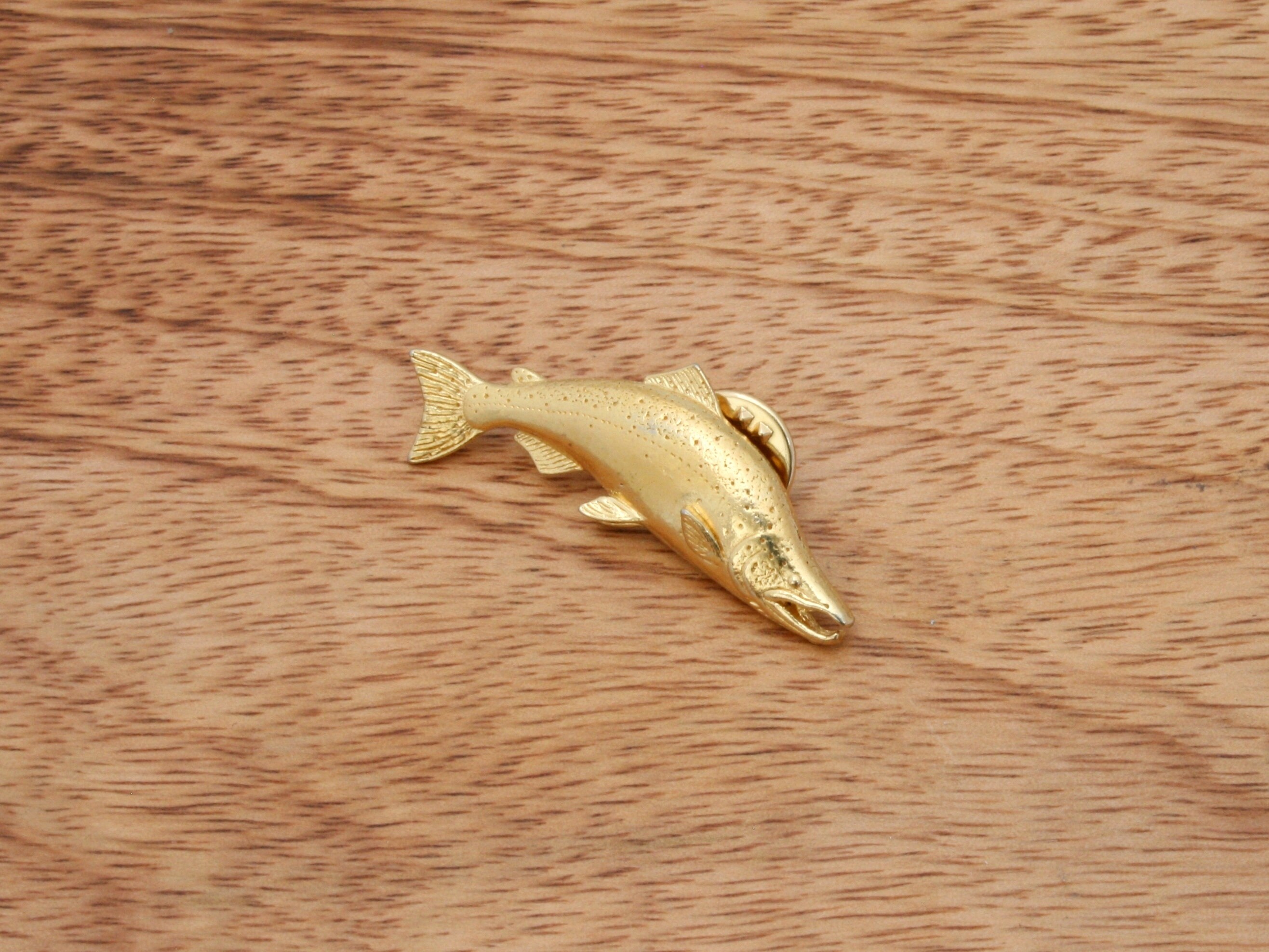 Broche étain Argenté Pêche Au Saumon - Cadeau Pêcheur - Coffret Inclus