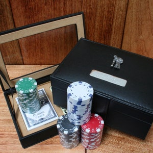 Lawn Bowls Pokerchips Set Twee pakjes kaarten en dobbelstenen Gepersonaliseerd gratis gravure Bowling Groen Vaderdag Cadeau- ps
