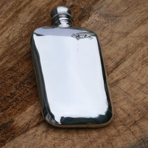English Pewter 3 oz pocket Rounded Kidney Hip Flask Personalised Wedding Father&#39;s Day Gift Personalised Free Engraving