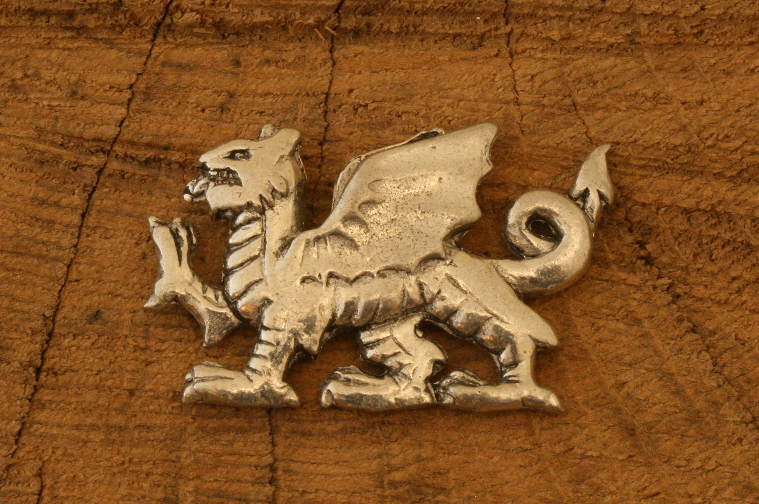 Hat or Lapel Pewter Brooch Gift Present 391 Welsh Dragon Pin Badge Tie 