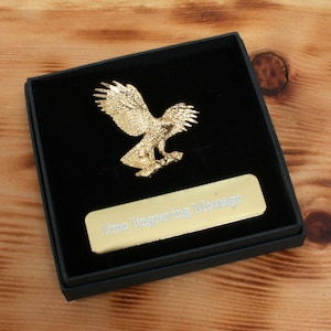Eagle Landing Gold Plated Pin Lapel Badge Bird Of Prey Father&#39;s Day Gift Engraved Box