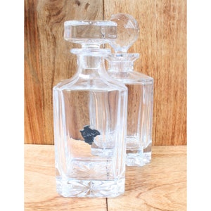 UK Locations Cut Glass Whiskey Decanter With Golf Ball Or Square Style Stopper Cornwall Devon Skye Holiday Father&#39;s Day Gift wd