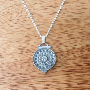 Fly Fishing Necklace And Pewter Pendant Ladies Chain In Soft Pouch Reel Fly Carp Father&#39;s Day Gift nl