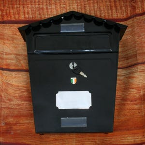 Irish Icons Cassetta postale per esterni con nome o numero della casa inciso, trifoglio, arpa, fantino celtico, regalo