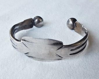 unusual nice wear old mauritanian cuff in silver