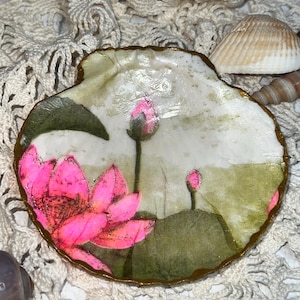 SCALLOP SHELL DISH, Nautical Gifts, Sea Life Trinket Dish, Nautical Shells, Decoupage Shell Art, Jewelry Dishes, Coastal Decoupage Gifts