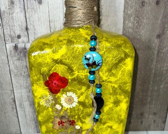 Verlichte drankfles decoupage: geüpcycled shabby-chic bloemendecor