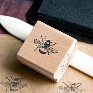 Bumblebee Bliss Wooden Block Rubber Stamp for Nature-themed Craftsmanship and Creative DIY Projects