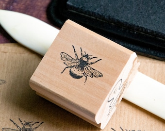 Bumblebee Bliss Wooden Block Rubber Stamp for Nature-themed Craftsmanship and Creative DIY Projects