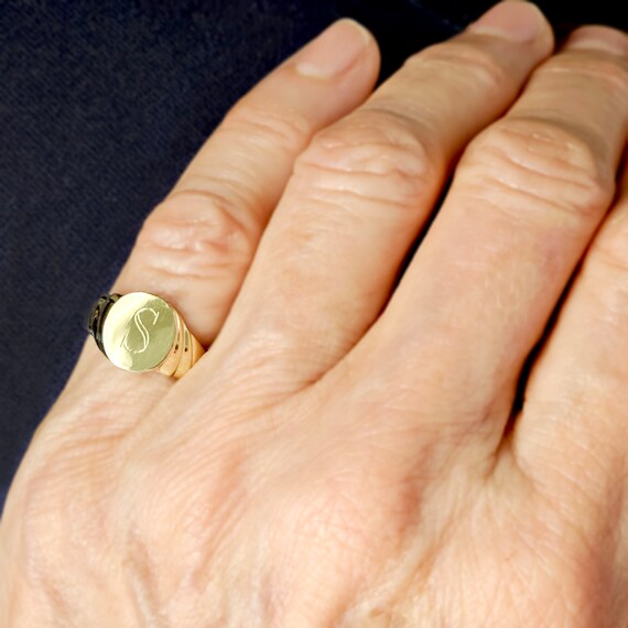 Solid 14K Gold Signet Ring with Subtle Initial S … - image 4
