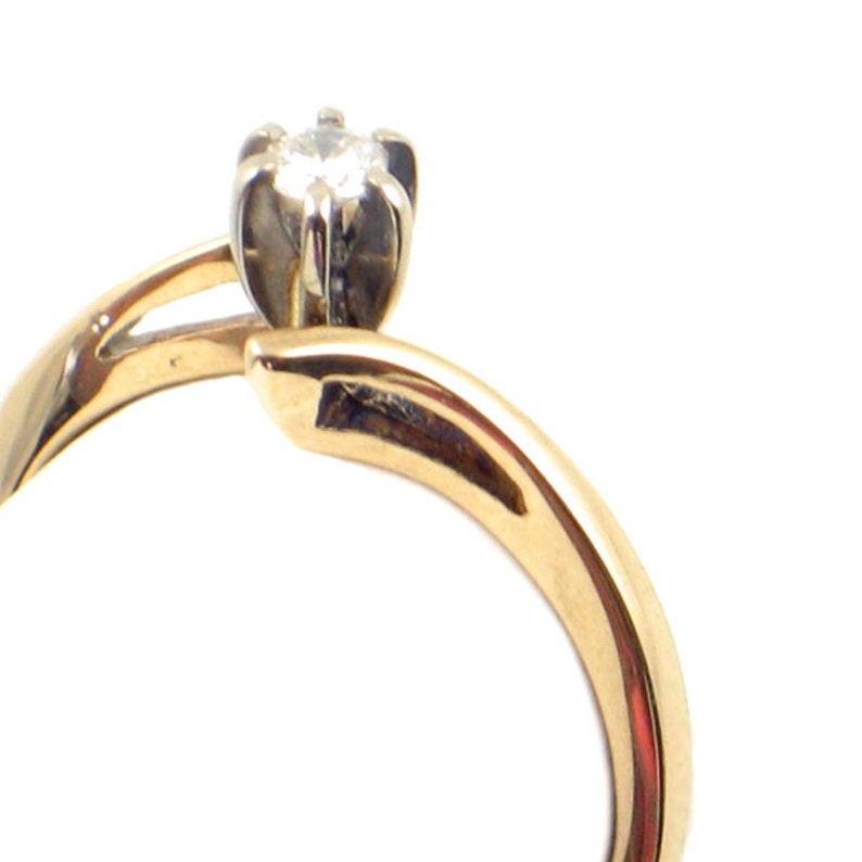 Size 5 Vintage 14K Gold /& Diamond Engagement Ring Classic Solitaire Diamond Ring