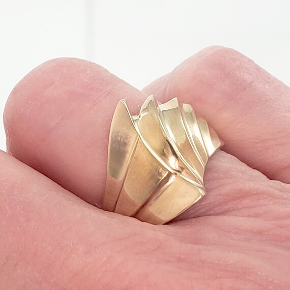 Vintage Sculptural 10K Solid Gold Ring - Size 6 - image 7