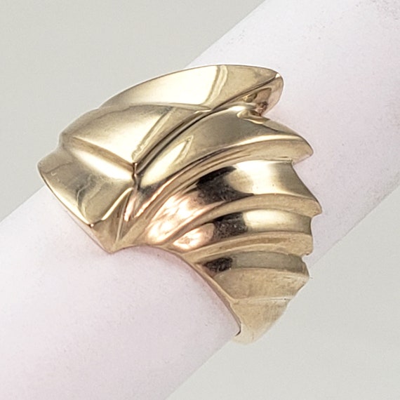 Vintage Sculptural 10K Solid Gold Ring - Size 6 - image 2