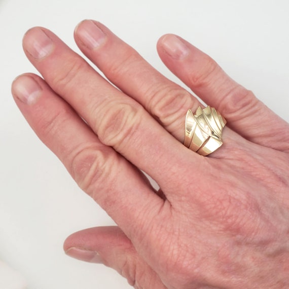 Vintage Sculptural 10K Solid Gold Ring - Size 6 - image 5