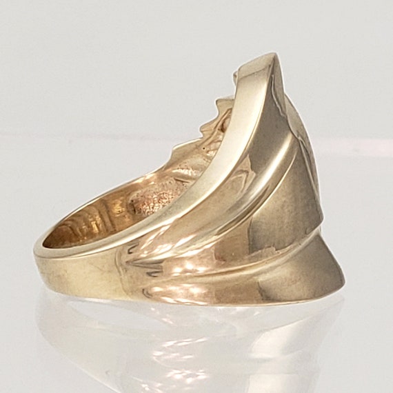 Vintage Sculptural 10K Solid Gold Ring - Size 6 - image 3