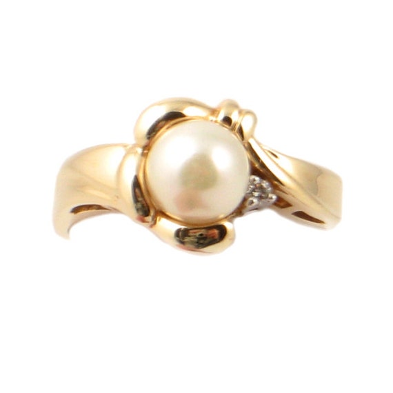 Pearl Ring in 14K Gold with Diamond Accent - Vint… - image 1