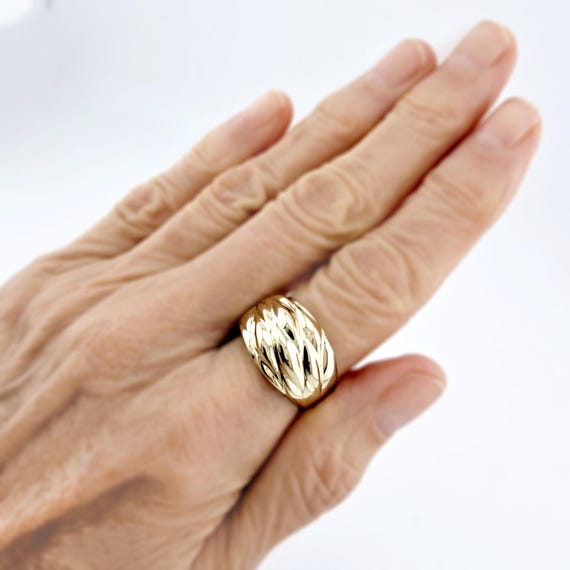 Solid 10K Gold Ring - Dynamic Rippled Design - Si… - image 3