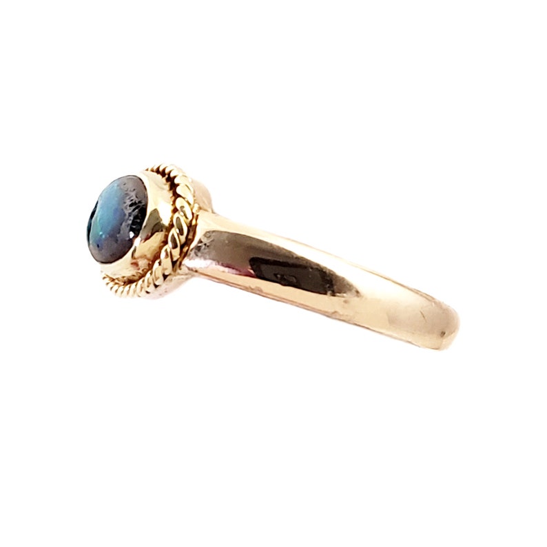 •BOULDER OPAL - OVAL• simple bezel silver ring (size 6)
