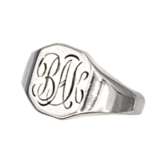 Vintage Engraved Signet Ring in Sterling Silver -… - image 1