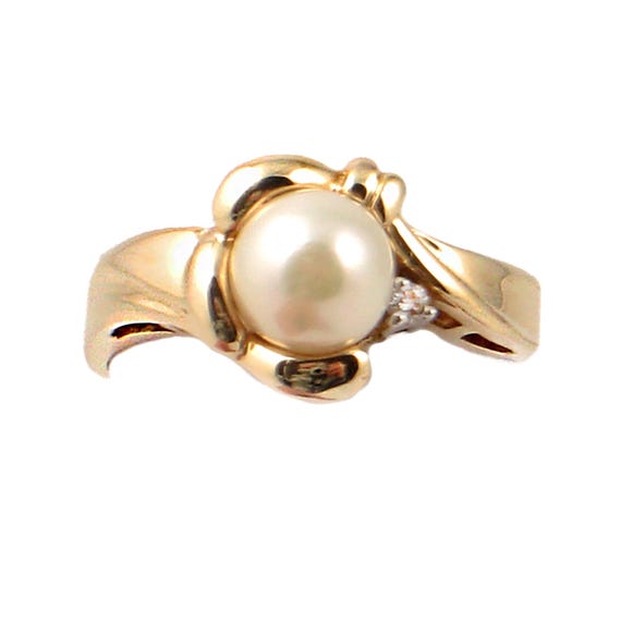 Vintage Pearl Ring in 14K Gold with Diamond Accent - Size 6.5