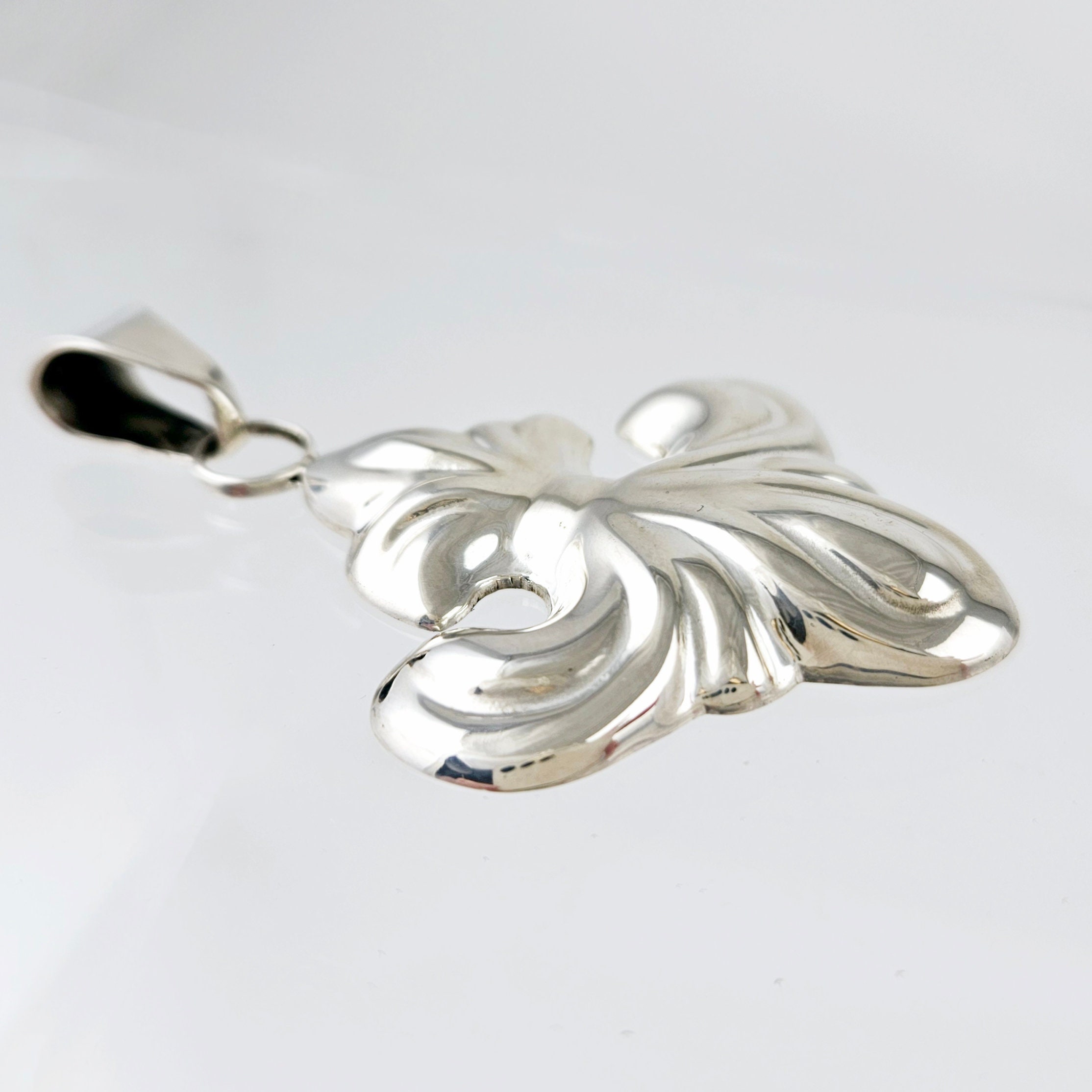 Sterling Silver Inverted Fleur-de-lis Symbol Pendant - Vintage