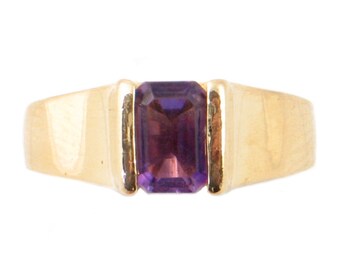 14K Gold Amethyst Ring in Sleek, Contemporary Style - Elegant Vintage Ring - Size 6.75