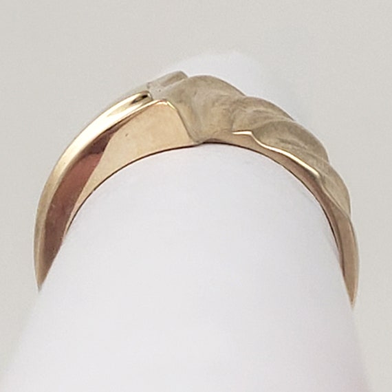 Vintage Sculptural 10K Solid Gold Ring - Size 6 - image 8