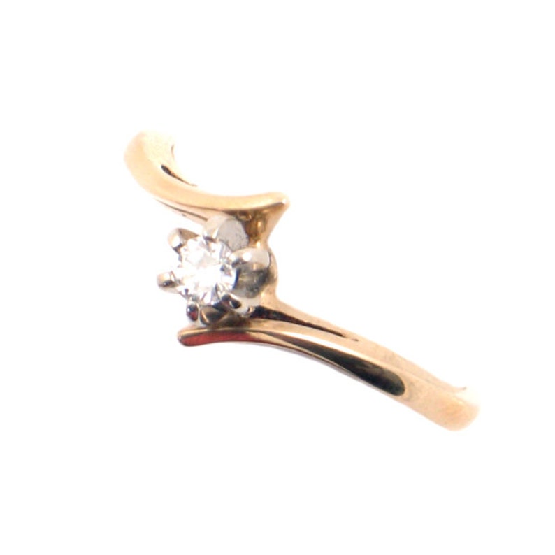 Size 5 Vintage 14K Gold /& Diamond Engagement Ring Classic Solitaire Diamond Ring