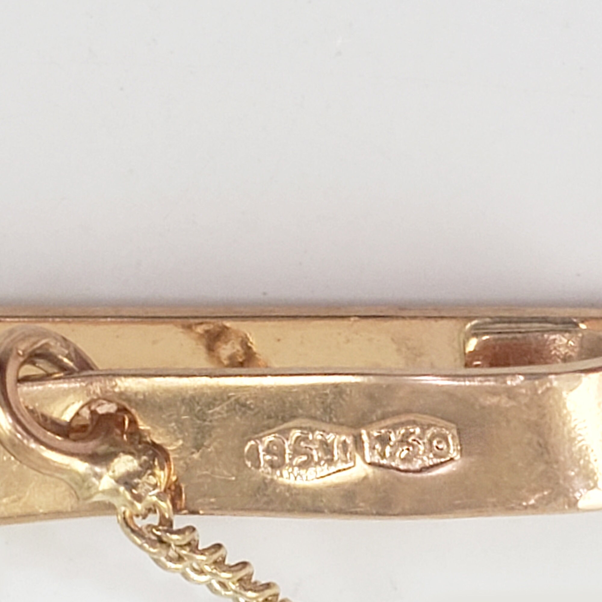 Vintage 18K Gold Tie Clip Bar Clasp With Safety Chain Hand Engraved 2.75  Wide 