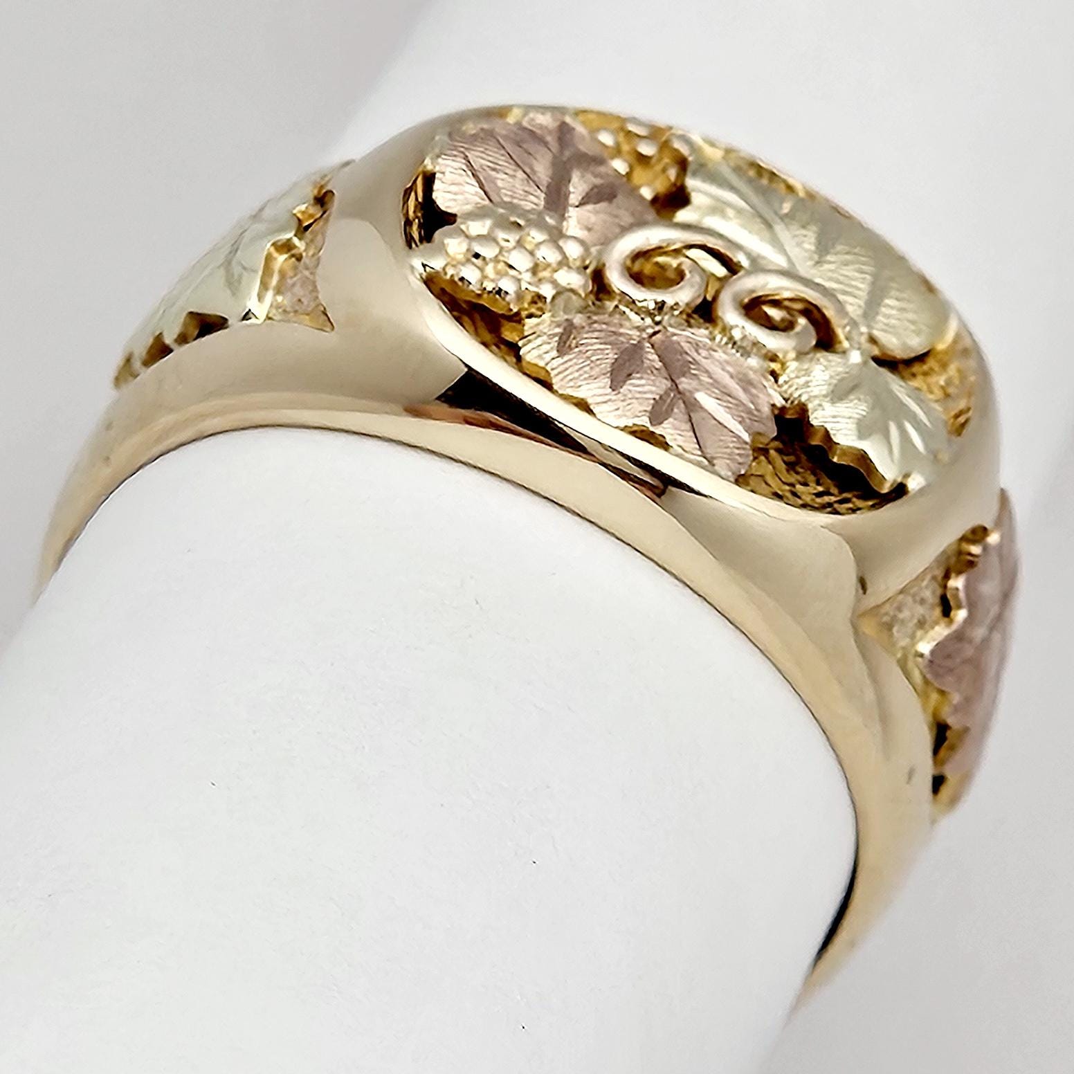 Landstrom's 10K Black Hills Gold Ring With Tri-tone Leaves, Grapes