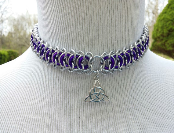24/7 Wear Discreet Symbolic Day Collar, BDSM Submissive Slave Collar with Celtic Triquetra, Chainmaille Collar with Color Options