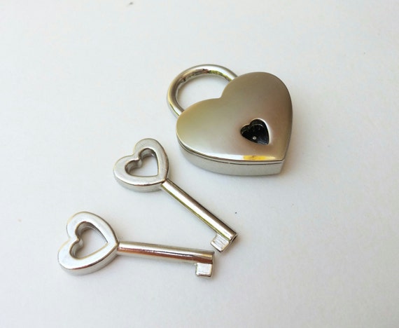 Small Heart Shaped Nickel Padlock Closure, Working Padlock with 2 Keys