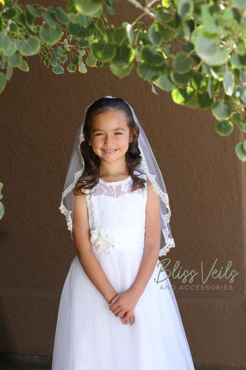 First Communion Veil with Scalloped Lace Edge afbeelding 2