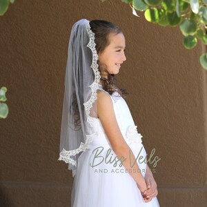 First Communion Veil with Scalloped Lace Edge afbeelding 3