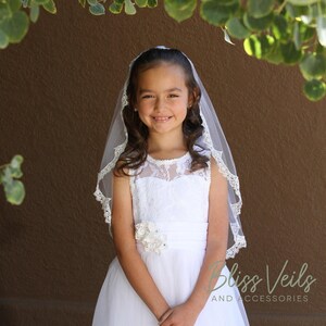 First Communion Veil with Scalloped Lace Edge afbeelding 7