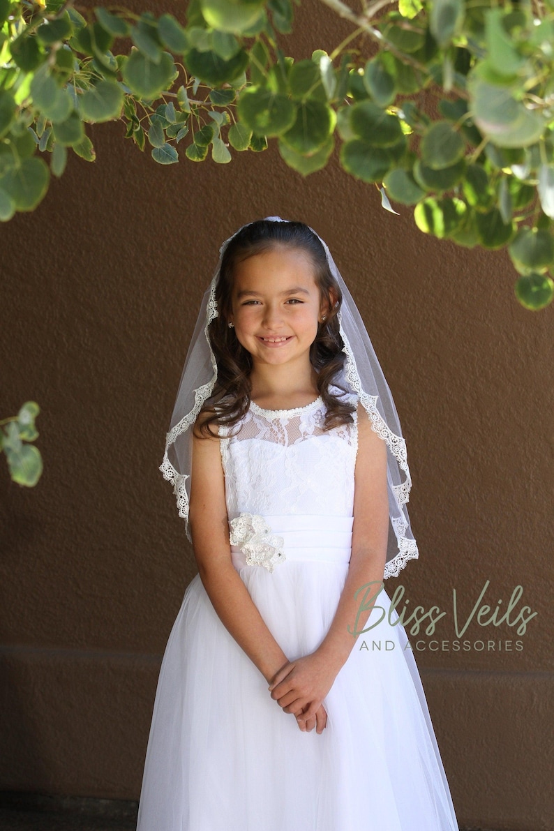 First Communion Veil with Scalloped Lace Edge afbeelding 7