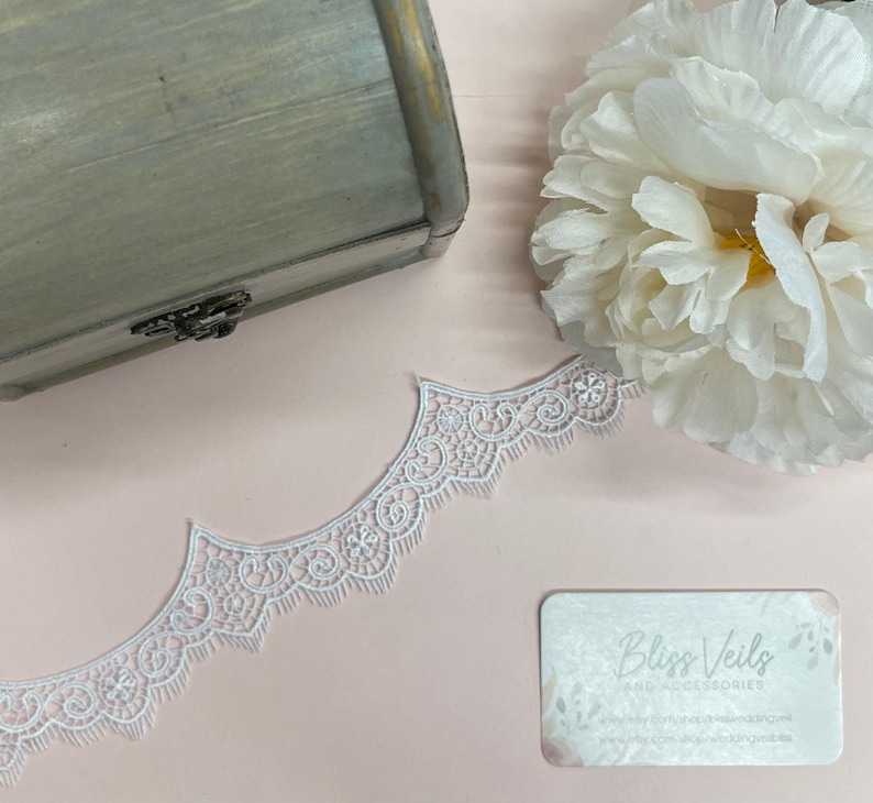 First Communion Veil with Scalloped Lace Edge afbeelding 6