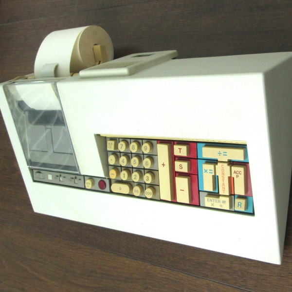 Vintage Italian design Olivetti desk top calculator Logos 55, designed 1970s by Mario Bellini, 220V, working order.