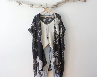 Kimono, FREE BIRD, Boho Kimono im Robe-Stil mit Blumenmuster, Cover-up, Beachwear, Boho, Schal, wickeln, Sommer, boho, Braut, Kimono