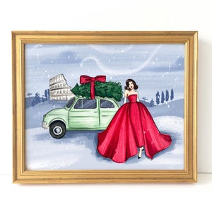 Puede incluir: Una ilustración de acuarela de una mujer con un vestido rojo de pie junto a un coche verde con un árbol de Navidad en la parte superior. El coche está pasando por el Coliseo en Roma, Italia. Nieva en el fondo.