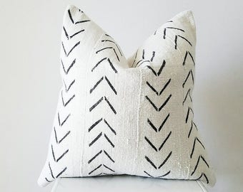 Editor's Pick Mudcloth Pillow Cover, Authentic Vintage Mali Bogolan, White, Cream, Arrows, Chevron, MW001