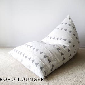 Authentisch Mud Cloth Boho Lounger®, Schlammtuch Pouf, Boho Pouf, Weiß, Creme, Grau, Grau, Dreiecke, Geometrisch
