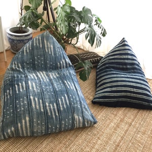 Select-a-Vintage-Indigo, Vintage Indigo Shibori Mudcloth Boho Lounger®, Pouf Indigo Mudcloth, Boho Pouf, Shibori, Tie-dyed, Blu, Bianco