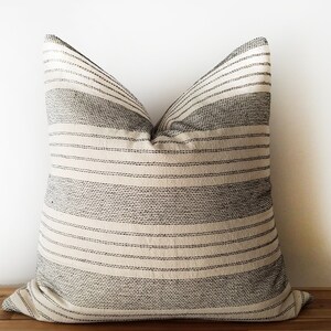 Minimalistisch, Scandi, Zen, Thai Naturweiße Baumwolle mit modernem Sashiko Kissen, TW001