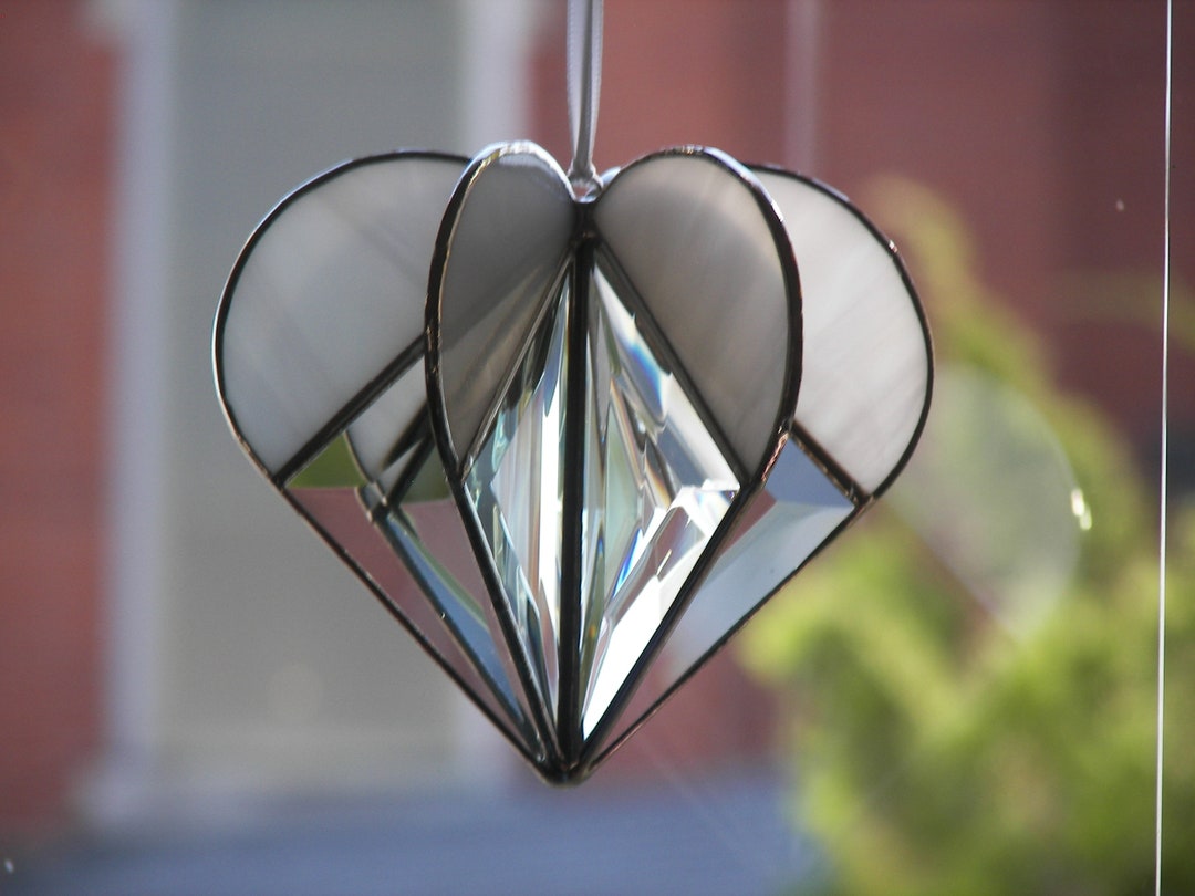 Kettles 3D Heart Stained Glass Suncatcher,Colorful Multi-Sided Heart Shape  Dream Catcher 3D Hanging Prisms Decoration for Yard Gifts Wedding and Car