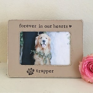 Marco de imagen conmemorativa del perro, para siempre en el marco de nuestros corazones, memorial de mascotas, en memoria de, marco de mascotas, marco de animales, regalo de pérdida de perros imagen 1