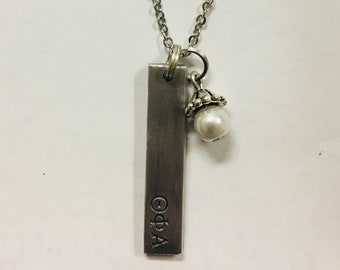Theta Phi Alpha Bar-hanger met glasparel, Sorority Greek Necklaces, wordt geleverd aan een roestvrijstalen schakelketting van 18 inch met karabijnhaak